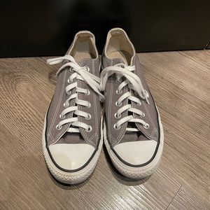 Gray size 7 women’s converse